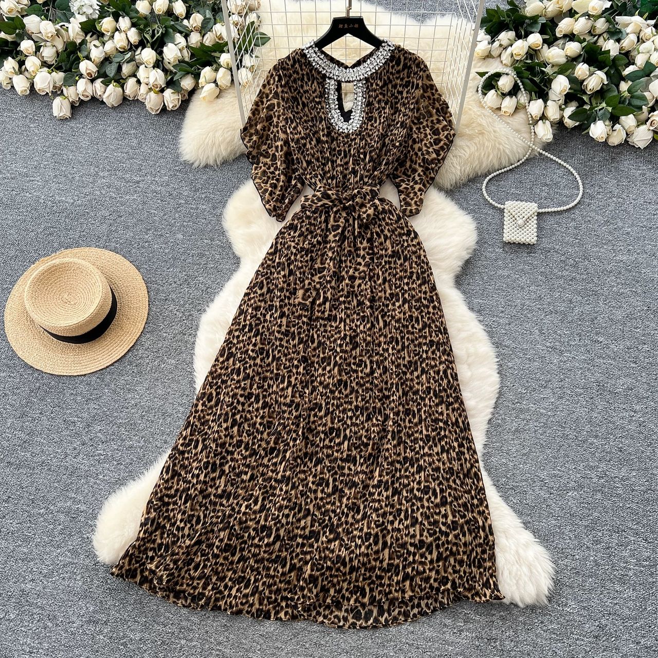 The queen has arrived print dress FD389 image