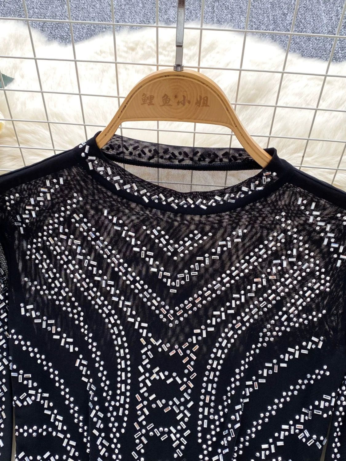 Sipping fine wine top CTO476 image