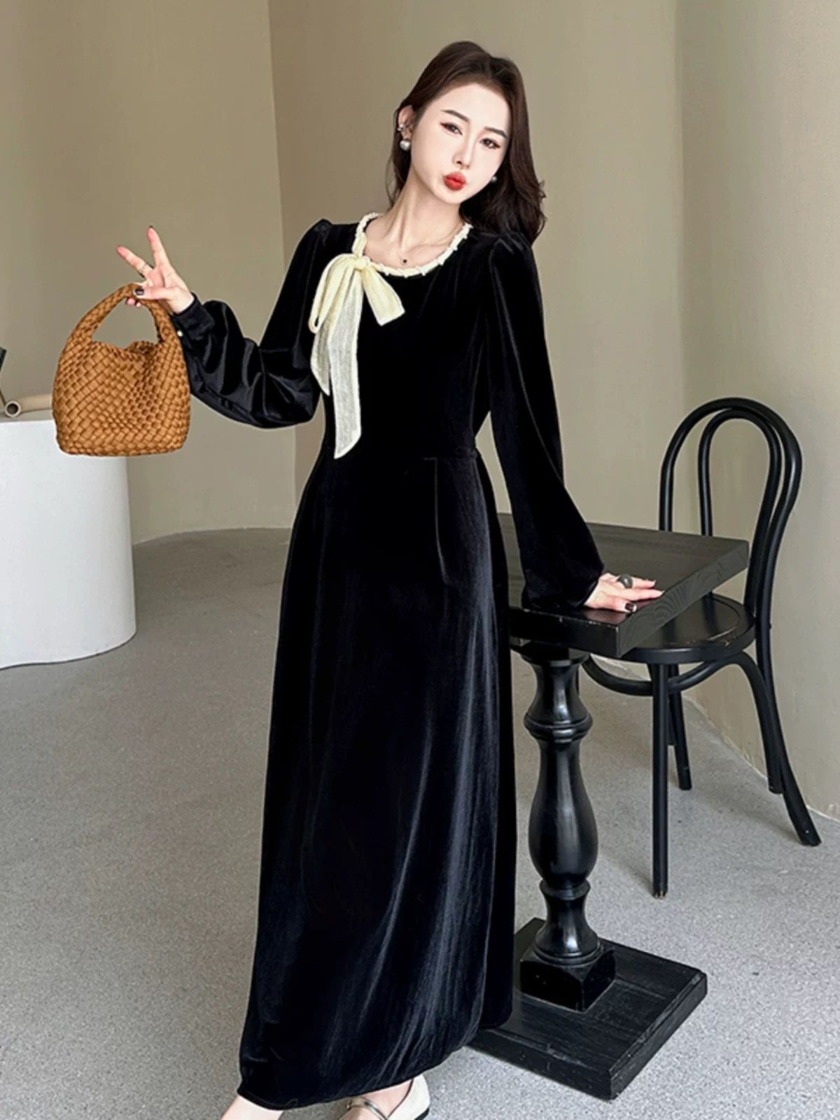 Movie dates velvet dress CD1929 image