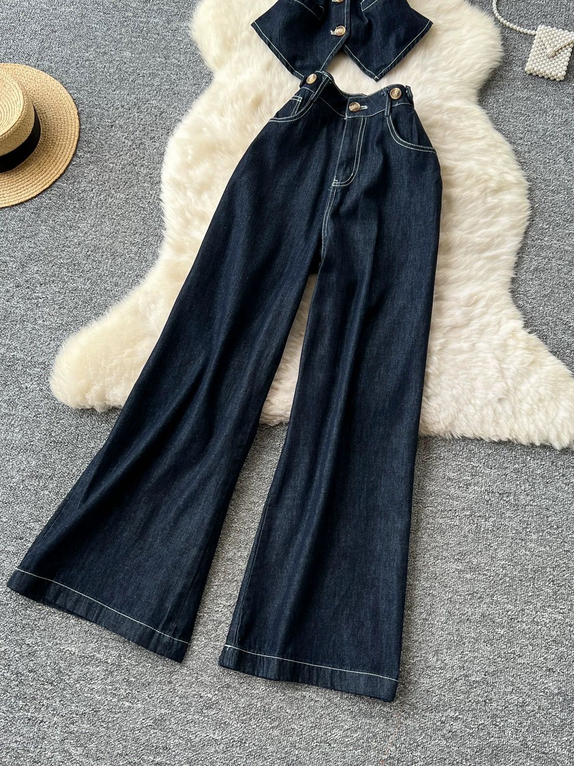 Party goes on set DTP235 image