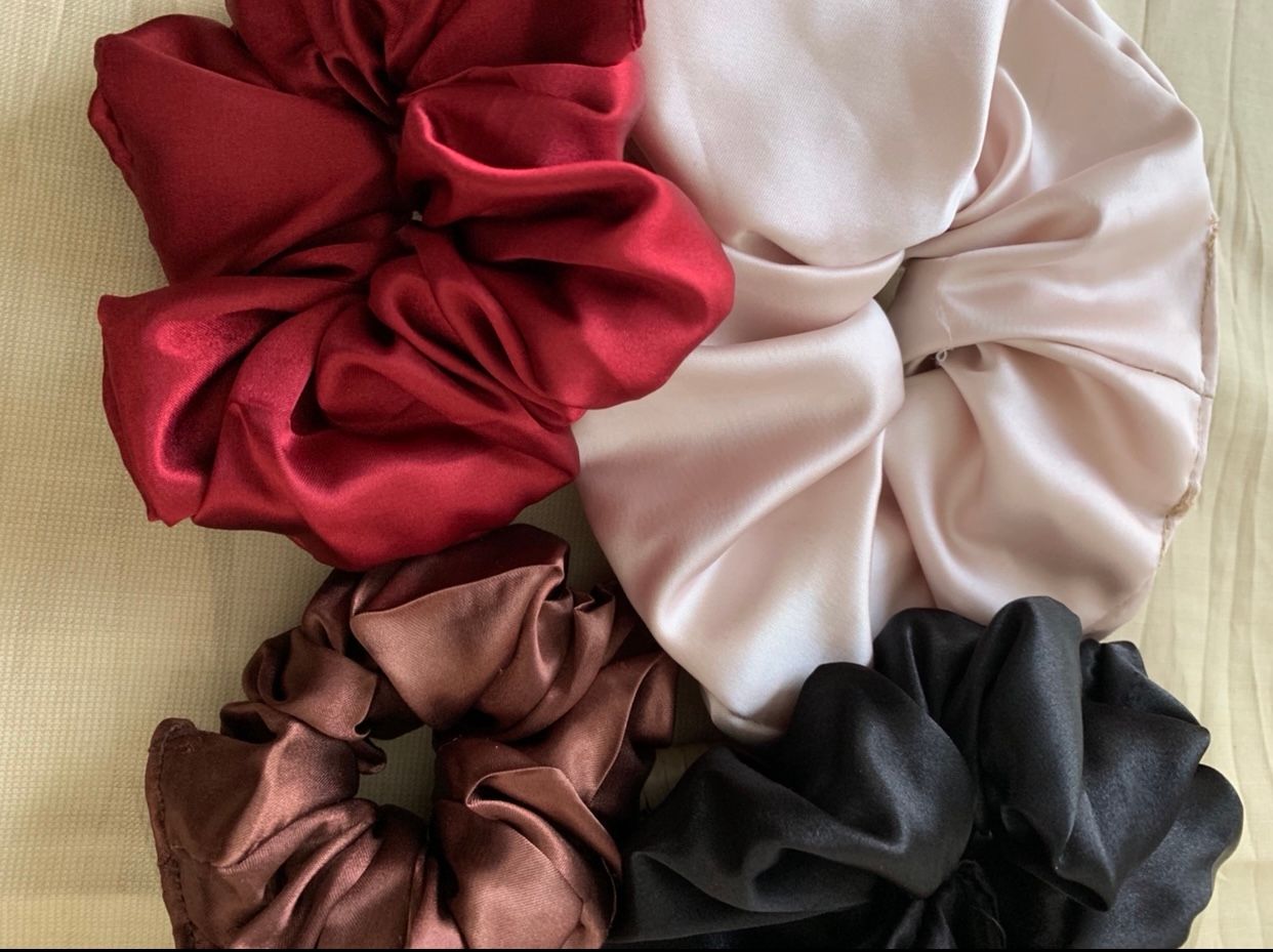 Esteri Scrunchies image